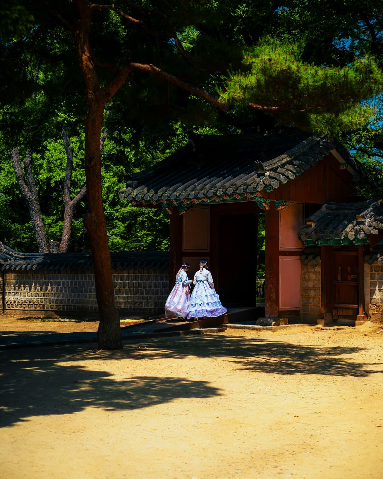 Hanbok at a Korean palace gate